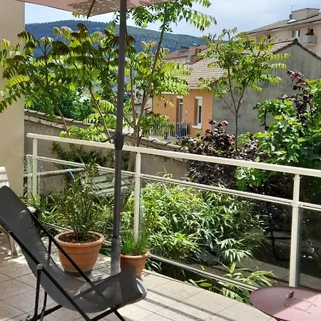 Jolie Maison Sportive Avec Exterieurs Millau
