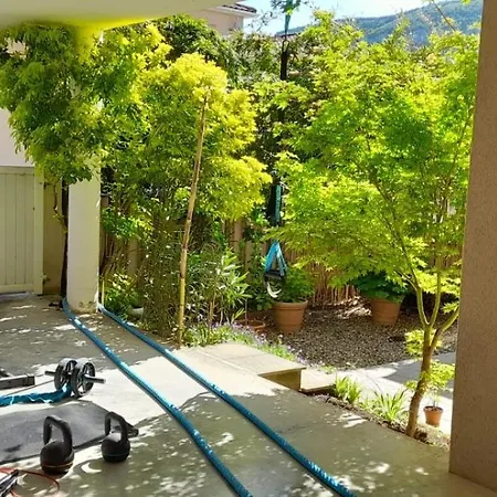 Jolie Maison Sportive Avec Exterieurs Millau